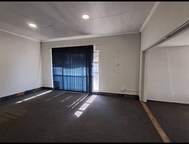 250M² OFFICE TO LET IN THREE RIVERS PROPER